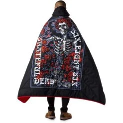 686 Waterproof Hooded Puffer Blanket 31 686 Waterproof Hooded Puffer Blanket -Ski Equipment fw23 686 waterproofhoodedpufferblanket gratefuldeadred 2