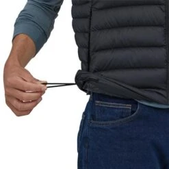 Patagonia Men's Down Sweater Vest -Ski Equipment pat 84623 blk model3