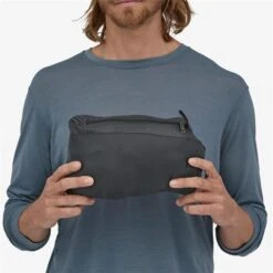 Patagonia Men's Down Sweater Vest -Ski Equipment pat 84623 blk model4